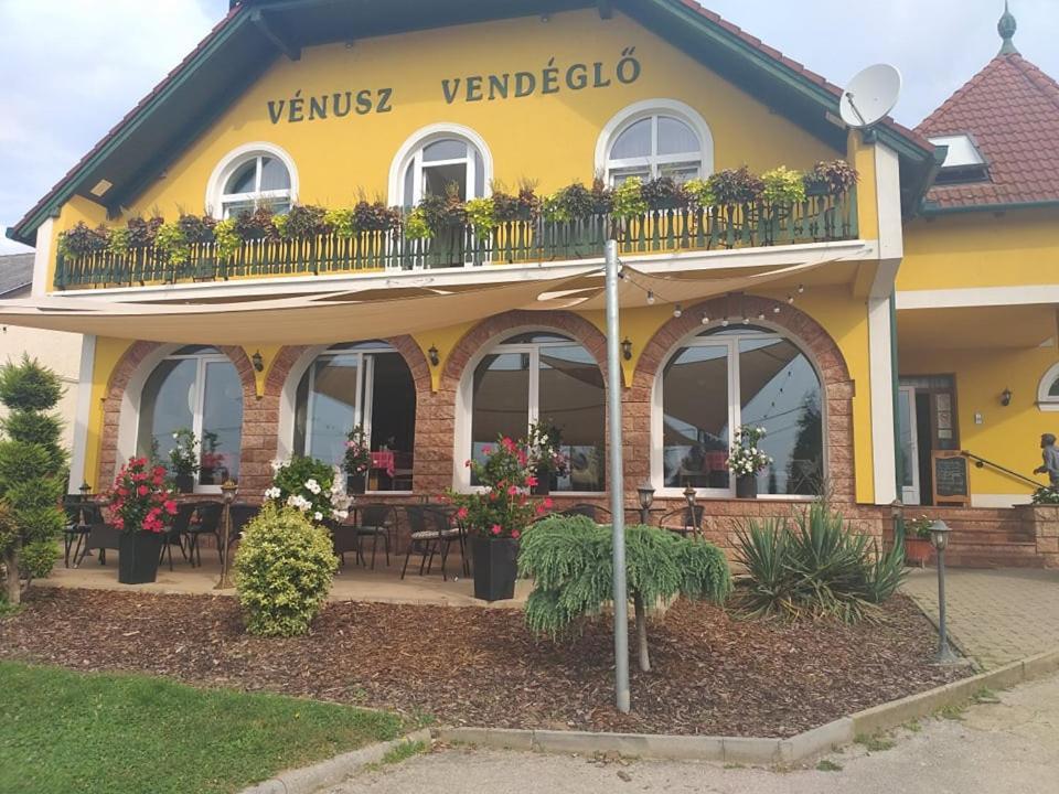 Venusz Panzio Es Vendeglo Bed & Breakfast Bagod Ngoại thất bức ảnh
